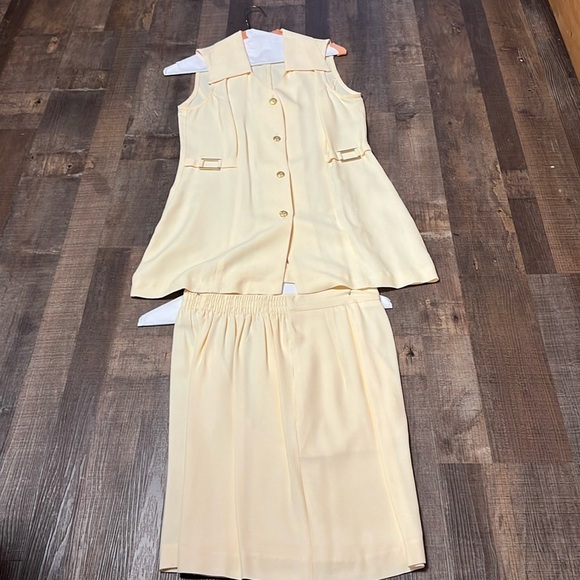 Moda International women’s skirt suit 4 yellow sleeveless pockets‎ gold buttons - Picture 1 of 11